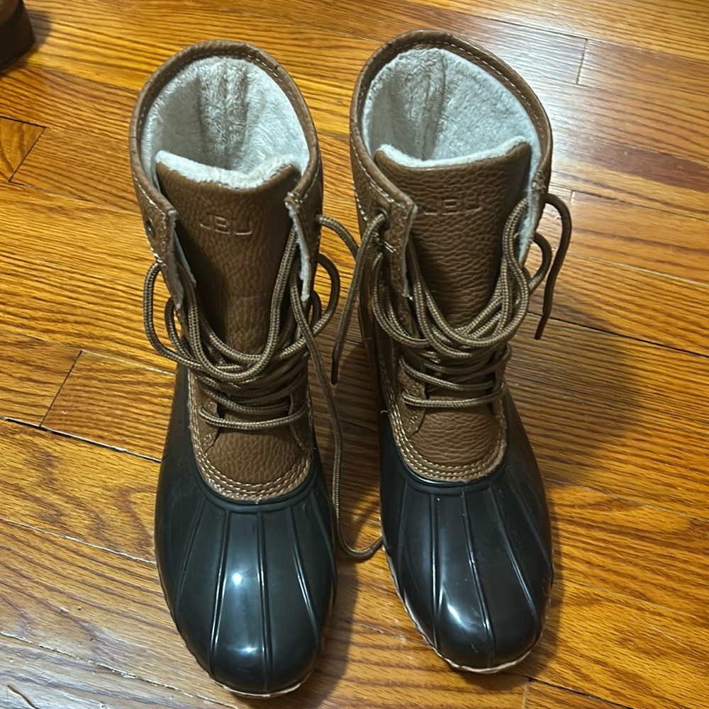 Snow boots